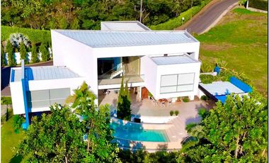 Casa Campestre / Arquitectura y diseño