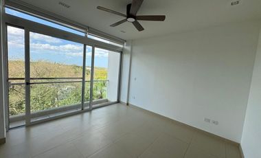 Departamento en Renta con vista al campo de golf Yucatán Country Club