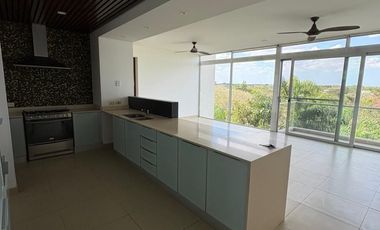 Departamento en Renta con vista al campo de golf Yucatán Country Club