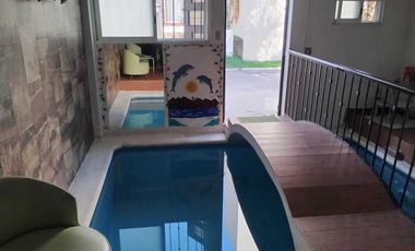 SE VENDE CASA DE 3 NIVELES CON ALBERCA