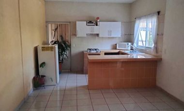 SE VENDE CASA CON TERRENO DE 600  MTS.