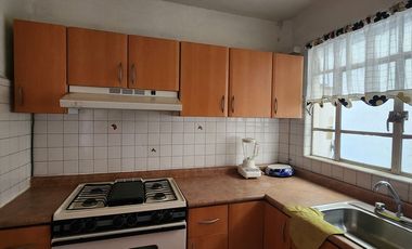 VENTA DE CASA PARA REMODELAR EN  TLAHUAC, A UNOS METROS DEL METRO LOS OLIVOS