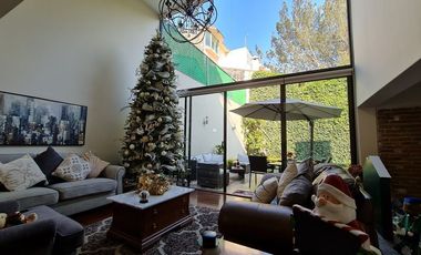 VENDE RESIDENCIA EN AGUILAS, SEGURIDAD, REMODELADA, AMPLIO JARDIN