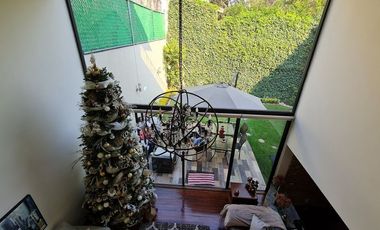 VENDE RESIDENCIA EN AGUILAS, SEGURIDAD, REMODELADA, AMPLIO JARDIN