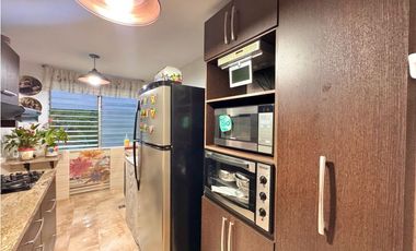 APARTAMENTO EN VENTA EN LOMA DEL INDIO PARTE BAJA - MEDELLN
