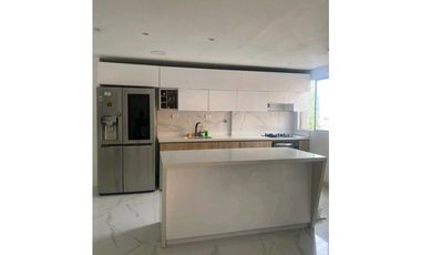 VENDO HERMOSA CASA EN EL POBLADO, ESTA TOTALMENTE REMODELADA 2 NIVELES