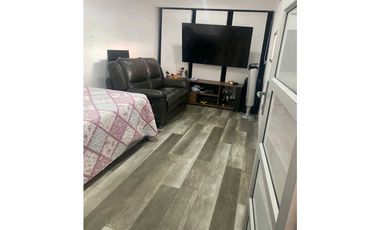 VENDO HERMOSA CASA EN EL POBLADO, ESTA TOTALMENTE REMODELADA 2 NIVELES