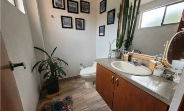 VENDO HEMOSA CASA EN SURAMERICA MUY AMPLIA CERCA  TODO MALL SURAMÉRICA