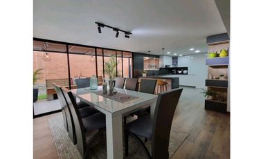 VENDO HEMOSA CASA EN SURAMERICA MUY AMPLIA CERCA  TODO MALL SURAMÉRICA