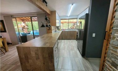 VENDO HERMOSA CASA EN SURAMÉRICA EXCELENTE UBICACION CERCA AL MALL