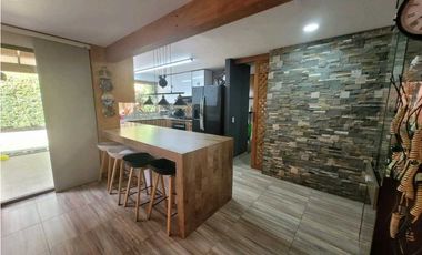 VENDO HERMOSA CASA EN SURAMÉRICA EXCELENTE UBICACION CERCA AL MALL