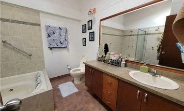 VENDO HERMOSA CASA EN SURAMÉRICA EXCELENTE UBICACION CERCA AL MALL