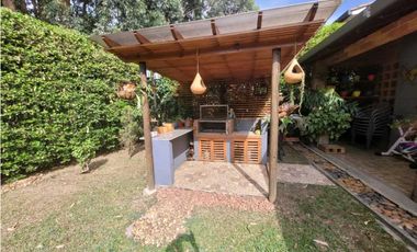 VENDO HERMOSA CASA EN SURAMÉRICA EXCELENTE UBICACION CERCA AL MALL