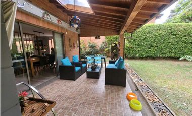 VENDO HERMOSA CASA EN SURAMÉRICA EXCELENTE UBICACION CERCA AL MALL