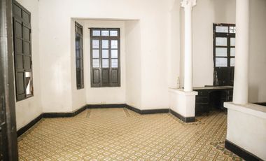 SE VENDE Y ARRIENDA CASA ESTILO REPUBLICANO EN AV.LIBERTADOR