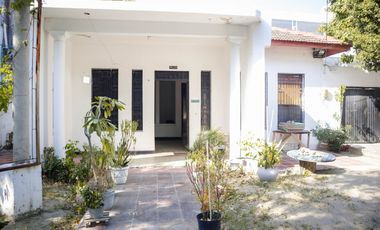 SE VENDE Y ARRIENDA CASA ESTILO REPUBLICANO EN AV.LIBERTADOR