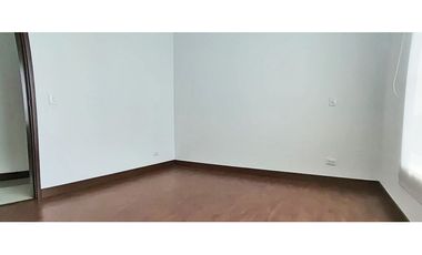Vendo apto en perfecto estado Los Parras piso alto con buena vista