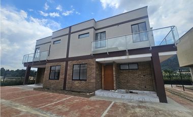 SE VENDE CASA EN COTA VEREDA LA MOYA - CAMELLON STA ROSALIA