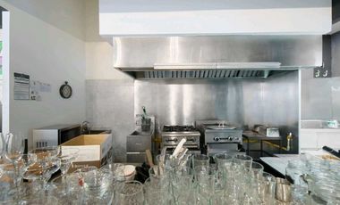 LOCAL EN AVENIDA BALBOA IDEAL PARA RESTAURANTE 148M2