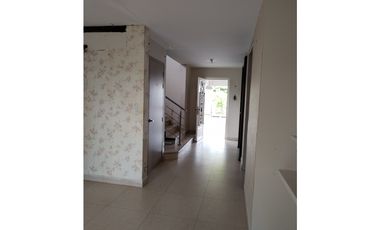 SE VENDE O ALQUILA CASA EN VERSALLES