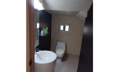 SE VENDE O ALQUILA CASA EN VERSALLES