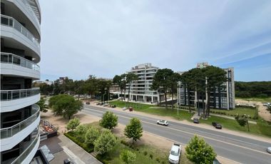 Hermoso departamento 2 dorm. cochera. Grandes vistas. Positive Tower