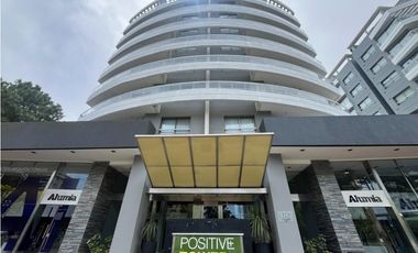 Hermoso departamento 2 dorm. cochera. Grandes vistas. Positive Tower