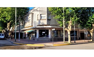 Se vende local en inmejorable ubicación céntrica en Otamendi.
