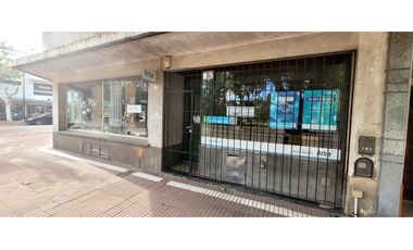 Se vende local en inmejorable ubicación céntrica en Otamendi.