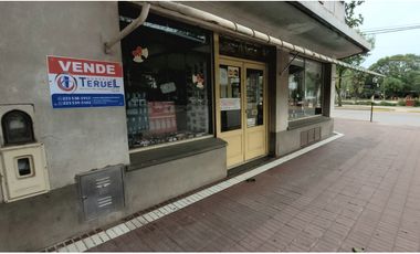 Se vende local en inmejorable ubicación céntrica en Otamendi.