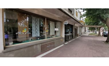 Se vende local en inmejorable ubicación céntrica en Otamendi.