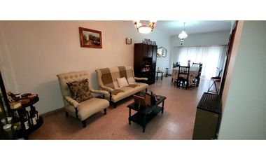 Muy linda casa en 2 plantas en venta en estupenda ubicación