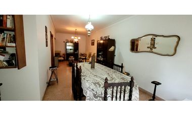 Muy linda casa en 2 plantas en venta en estupenda ubicación