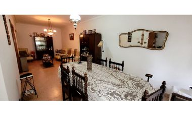 Muy linda casa en 2 plantas en venta en estupenda ubicación