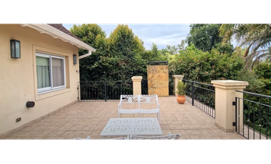 BARRIO LOS ANGELES  MASCHWITZ OPORTUNIDAD - HERMOSA CASA EN VENTA -