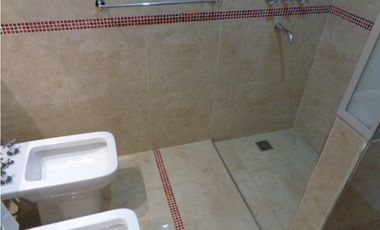 El Rubí de Saenz Peña, casa 2 ó 3 dormitorios impecable y equipada!