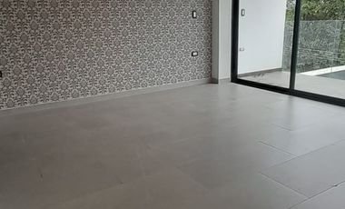 EDIFICO DE TRES PISOS, UNIFAMILIAR EN AMAGA