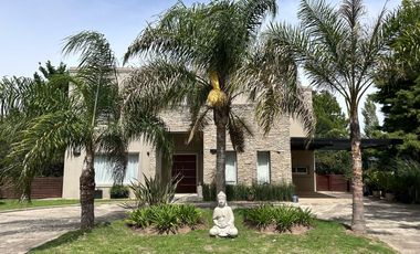 ALQUILER-VENTA-Casa-La Montura-5 Ambientes-4 dormitorios-Dependencia-Lote Interno-Pileta