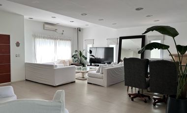 ALQUILER-VENTA-Casa-La Montura-5 Ambientes-4 dormitorios-Dependencia-Lote Interno-Pileta
