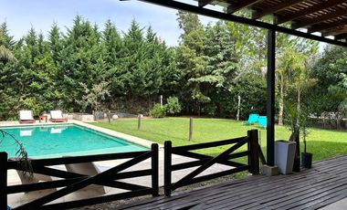ALQUILER-VENTA-Casa-La Montura-5 Ambientes-4 dormitorios-Dependencia-Lote Interno-Pileta