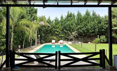 ALQUILER-VENTA-Casa-La Montura-5 Ambientes-4 dormitorios-Dependencia-Lote Interno-Pileta