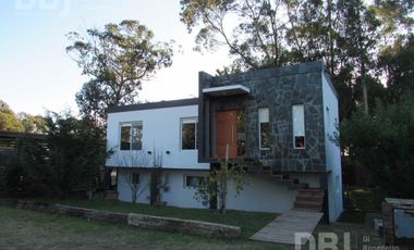 VENTA DE CASA 5 AMBIENTES EN COSTA ESMERALDA