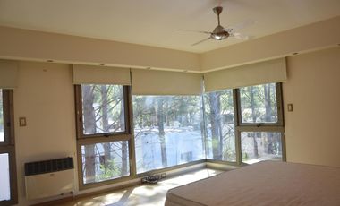 Casa en Venta 4 Dormitorios Quincho Piscina Cochera Doble - Barrio Privado