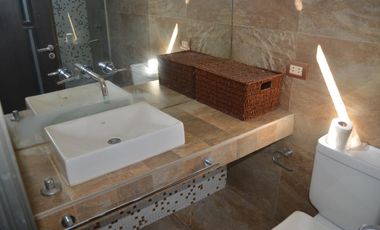 Casa en Venta 4 Dormitorios Quincho Piscina Cochera Doble - Barrio Privado