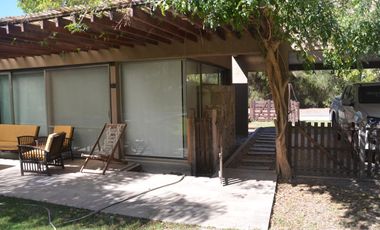 Casa en Venta 4 Dormitorios Quincho Piscina Cochera Doble - Barrio Privado