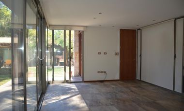 Casa en Venta 4 Dormitorios Quincho Piscina Cochera Doble - Barrio Privado