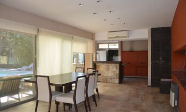 Casa en Venta 4 Dormitorios Quincho Piscina Cochera Doble - Barrio Privado