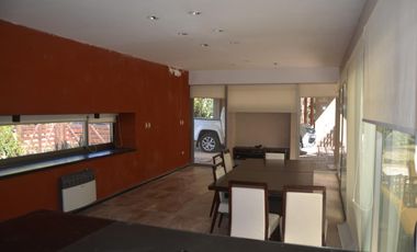 Casa en Venta 4 Dormitorios Quincho Piscina Cochera Doble - Barrio Privado