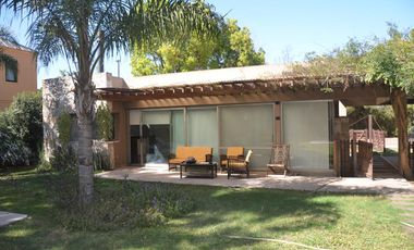 Casa en Venta 4 Dormitorios Quincho Piscina Cochera Doble - Barrio Privado