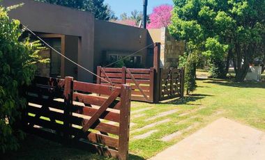 Casa en Venta 4 Dormitorios Quincho Piscina Cochera Doble - Barrio Privado